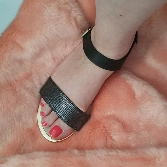 385 Fifth Black Sandals - Picture 7 of 7